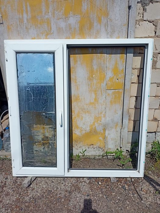 Продам окно пластиковое 1м 38см /1м 38см.