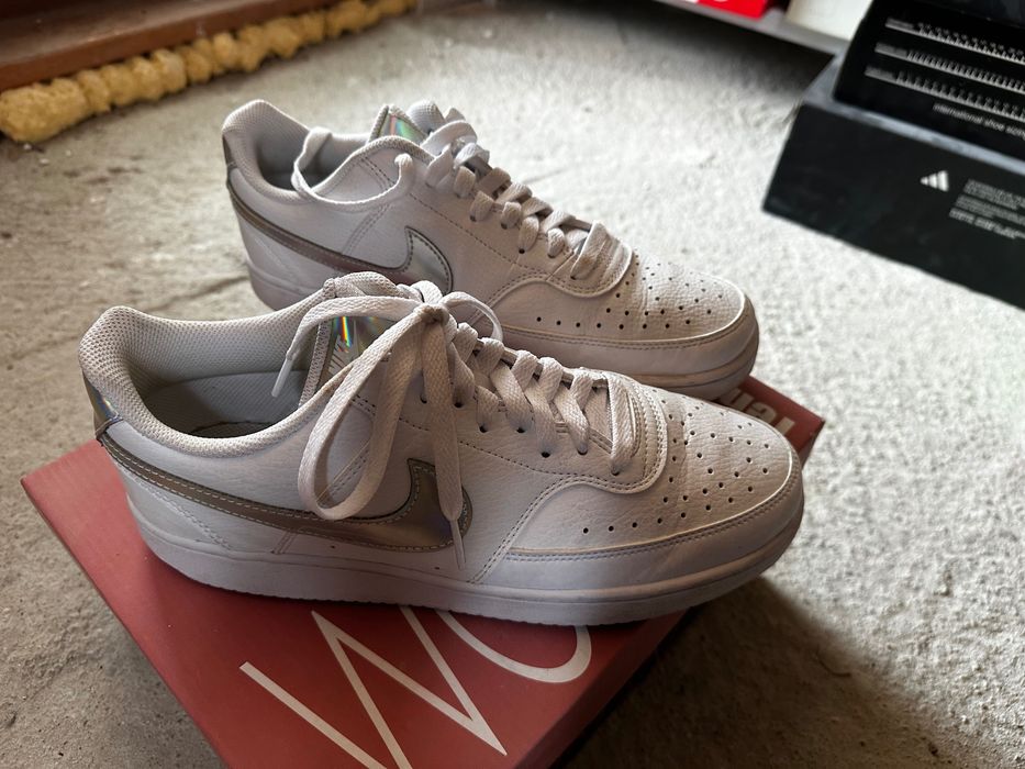 Маратонки Nike бели