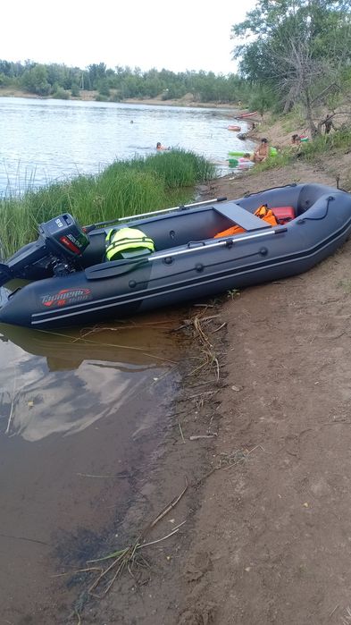 Продам лодку с мотором