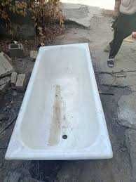 Продается б/у ванны, унитазы, двери