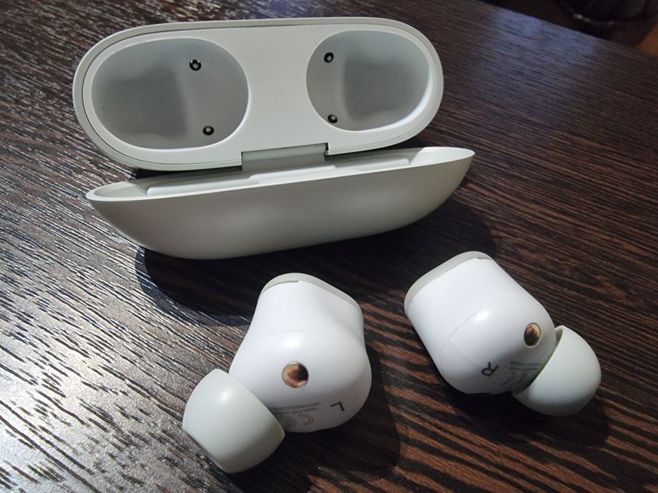 Beats Solo Buds  Dre.