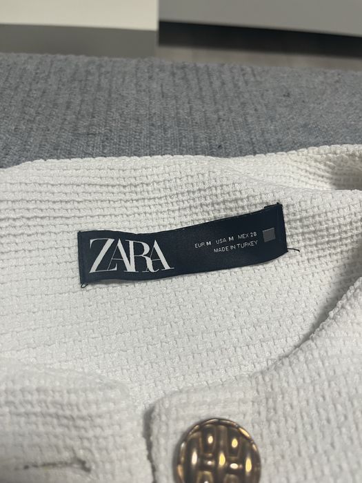 Бял комплект-сако и пола-панталонки