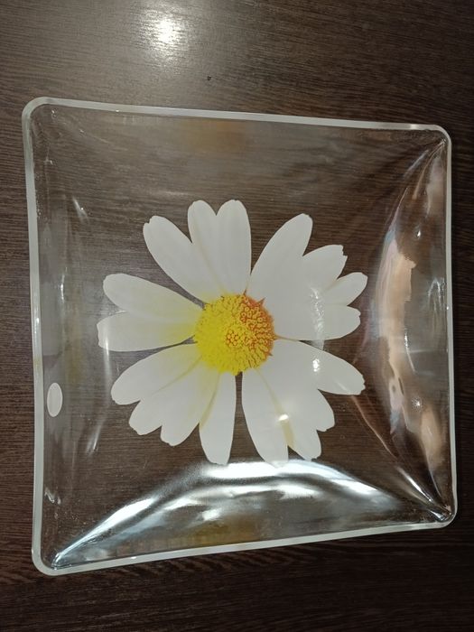 Глубокая чаша с ромашкой