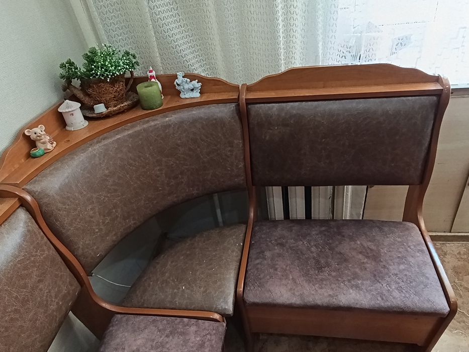 Угловой кухонный диван