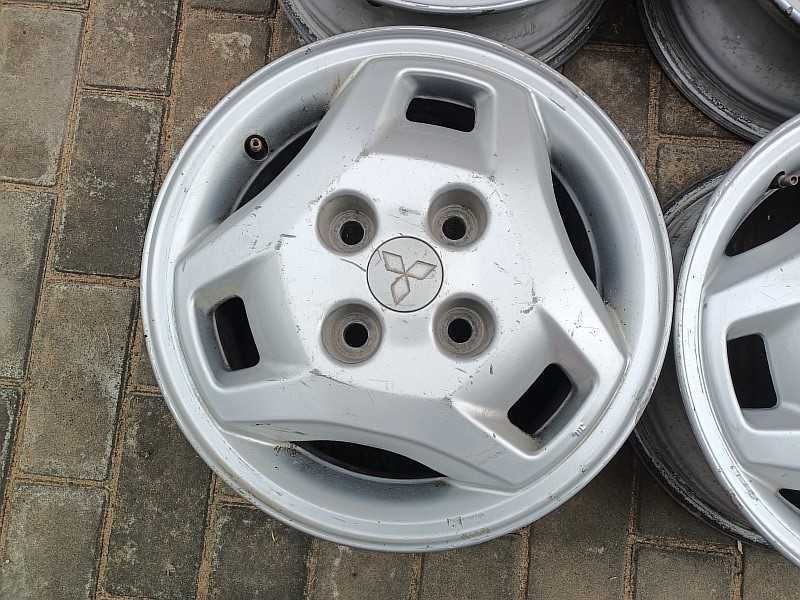 Продам легкосплавные диски на автомашину Mitsubishi Galant