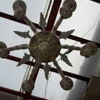 Candelabru cu opt brare din portelan