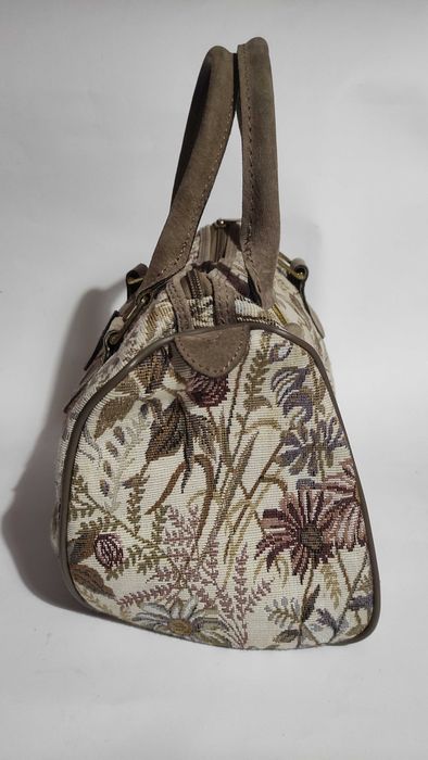 Дамска чанта с флорален дизайн