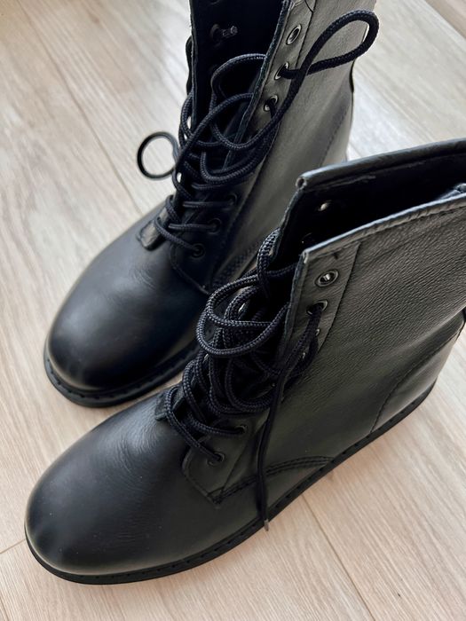 Боти с равна подметка