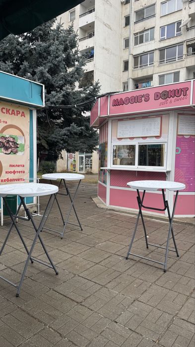 Преодстъпва се работещ ,оборудван павилион за бързо хранене