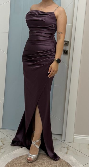 Дълга сатенена рокля