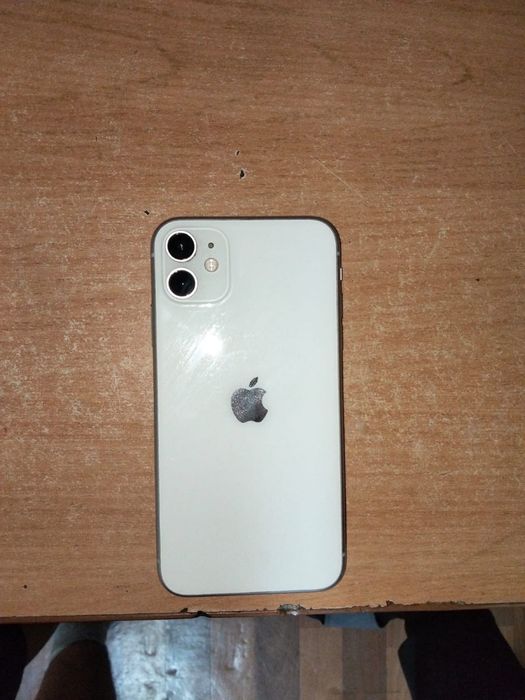 Продам айфон 11
