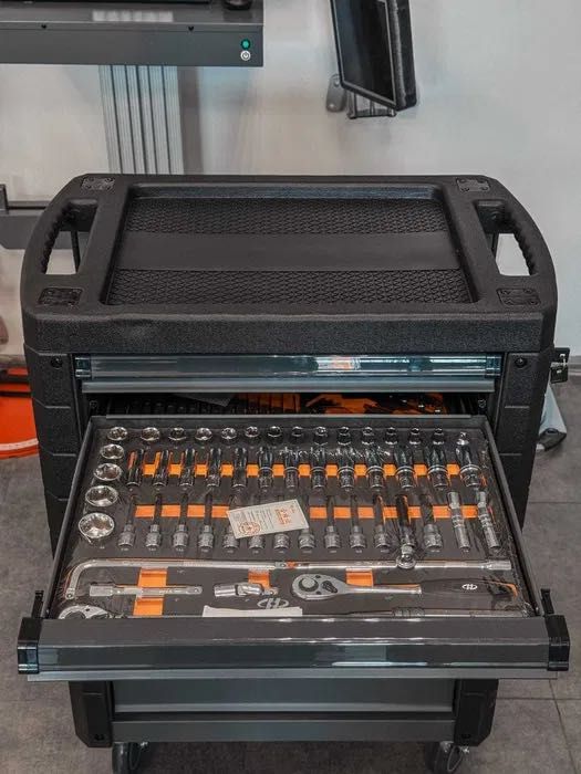 Тележка с инструментами 372 предмета