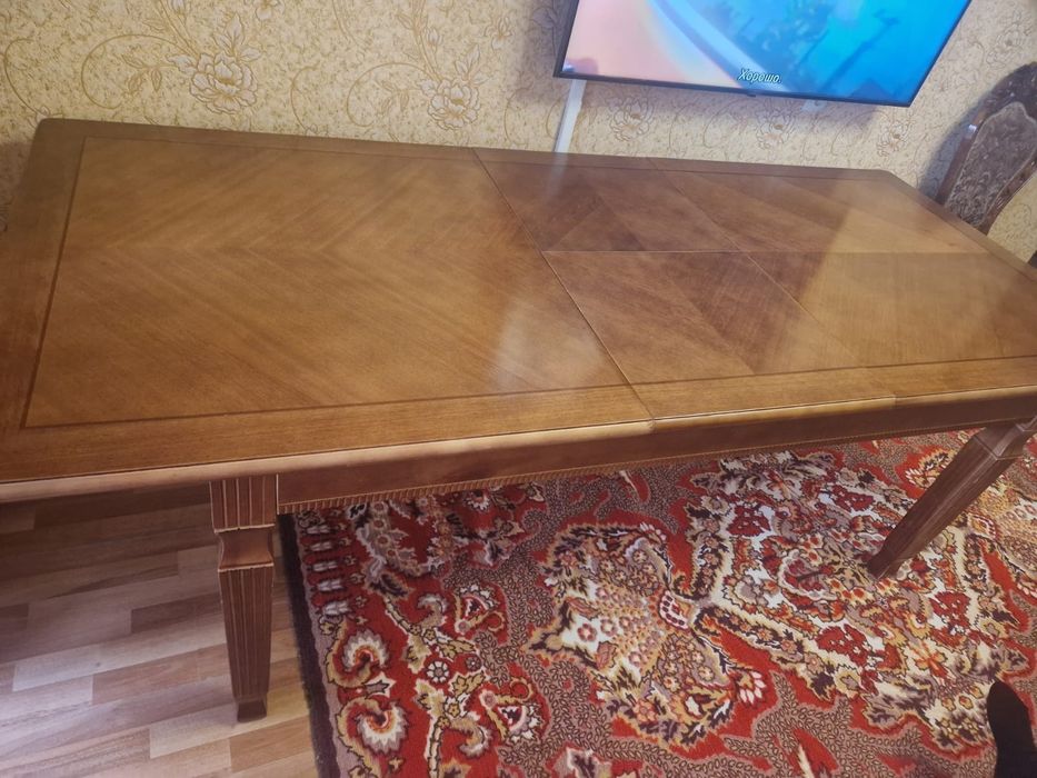 Продам дубовый стол со стульями