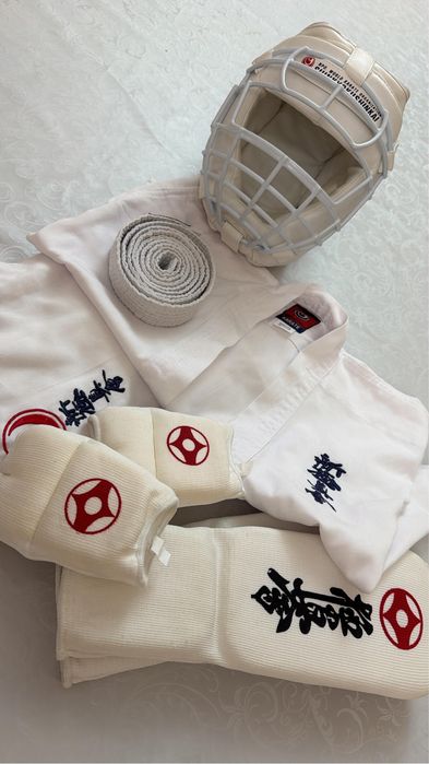 Кимоно для каратэ шлем