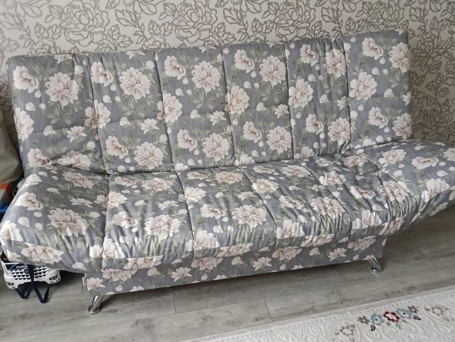 Продам диван в хорошем состоянии.