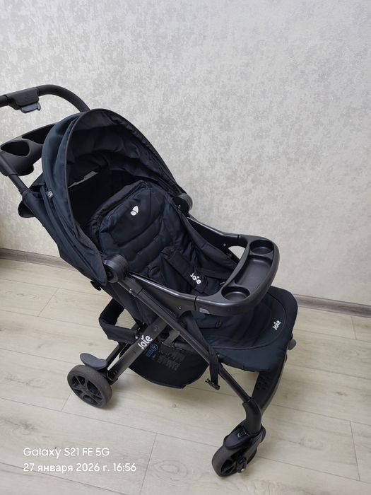 Продам коляску Joie