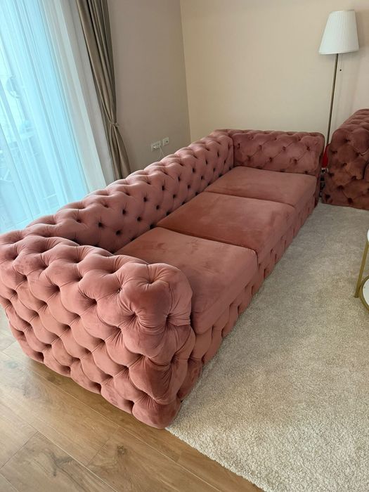 Vând canapele Chesterfield