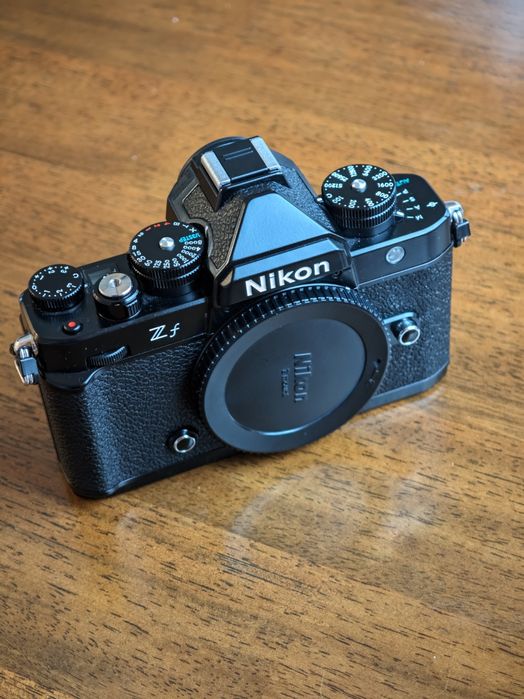 Продавам Nikon ZF с оставаща гаранция до 11.2026г.