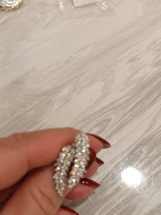 Продам красивую брошь