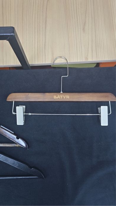 Плечики вешалки тремпеля