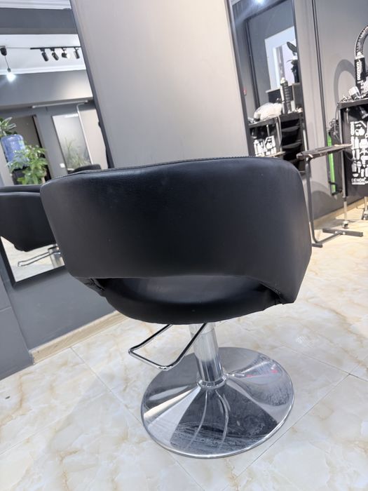 Парикмахерское кресло