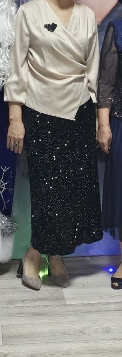 Продам платья двойки юбки