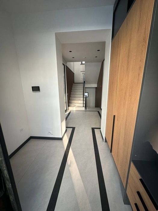 Сдаётся коттедж 8 комнатный Мирабадский Район