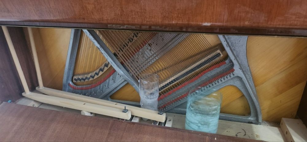 Пианино Красный Октябрь