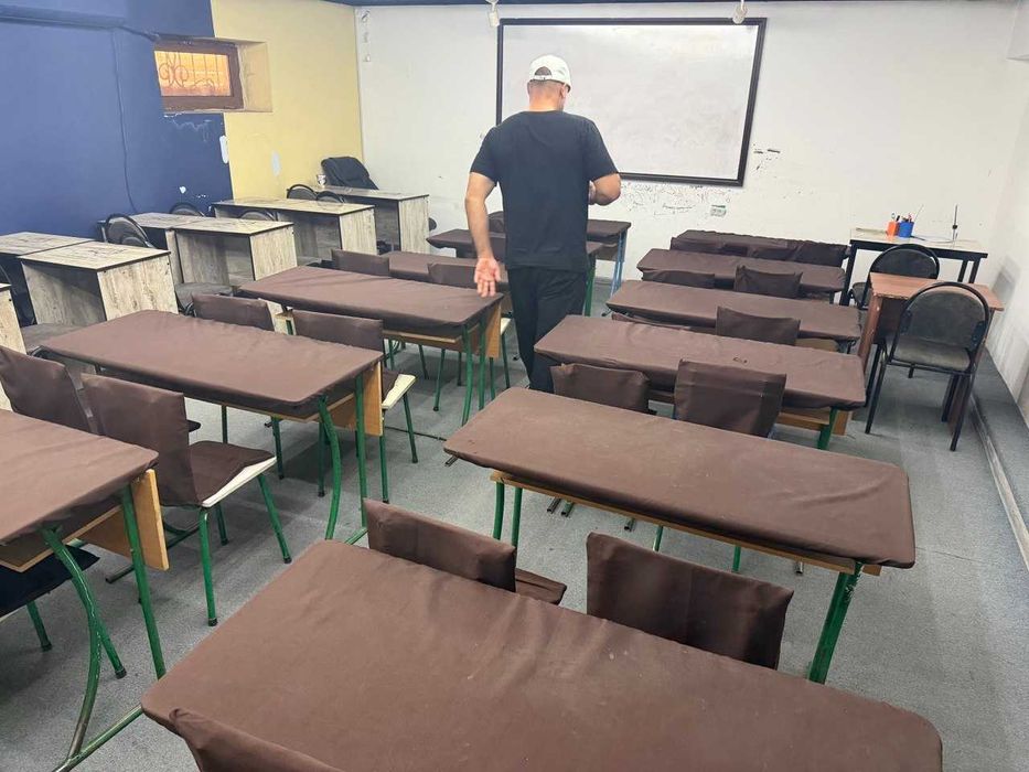 школьные парты и стулья