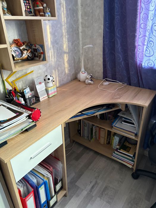 Ъглово бюро дъб сонама и бяло