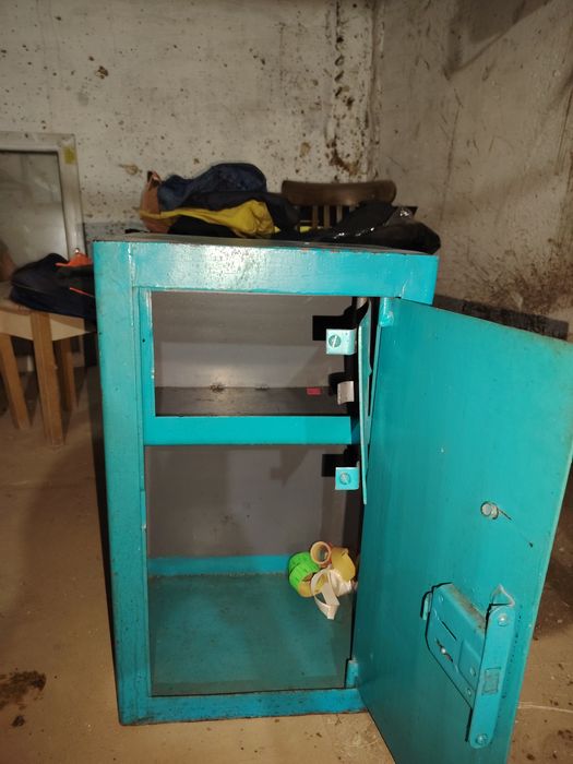 Продам металлический Сейф