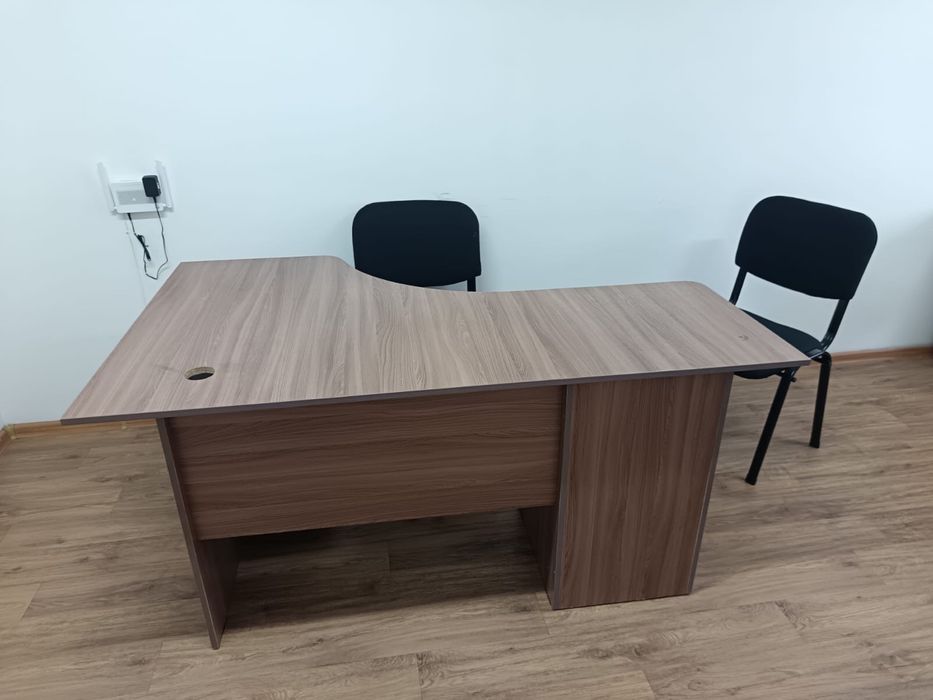 Стол и стулья офисные