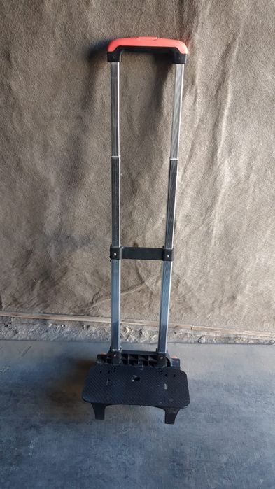 Тележка небольшая.