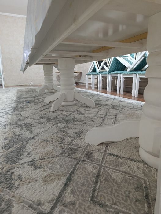 Стол мен орындықтар сатылады