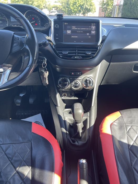 Vand Peugeot 208 ,1560 cmc/55kw/ numar locuri 5 ,1635kg . Masina perfecta ,pentru doamne si domnisoare ,perfecta pentru  incepatori !