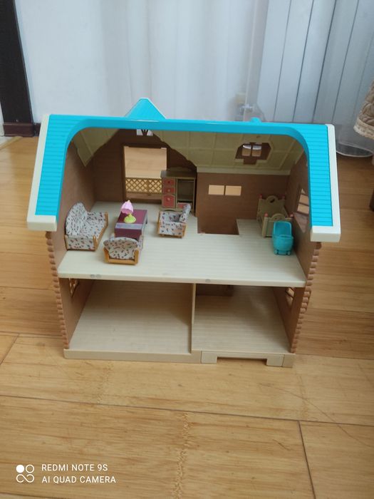 Продам домик игрушечный для девочек
