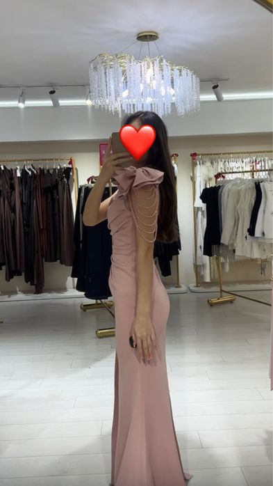 Вечернее платье (размер M) — как новое