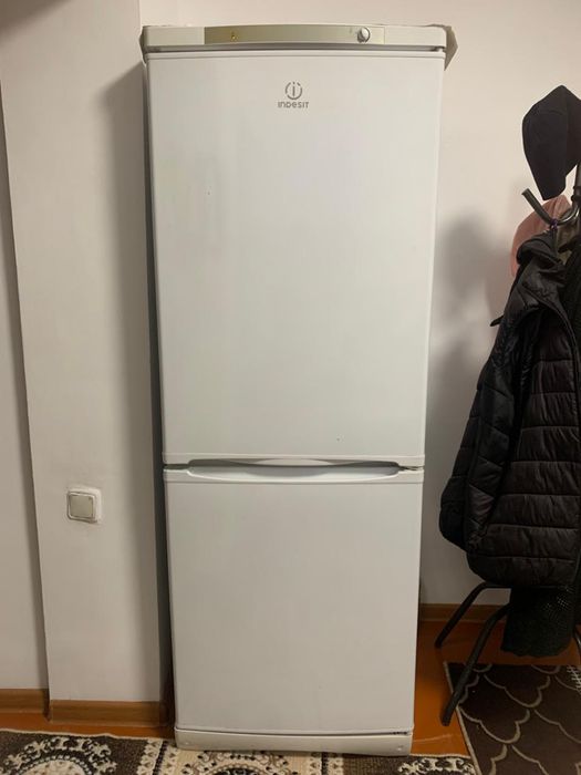 Холодильник indesit