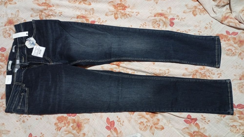 Продам джинсы мужские