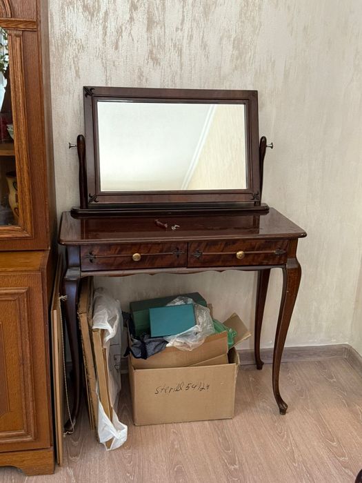 Шкаф сервант эпохи СССР