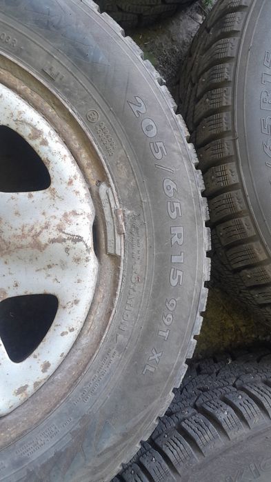 Продам шыны с дисками на волгу
