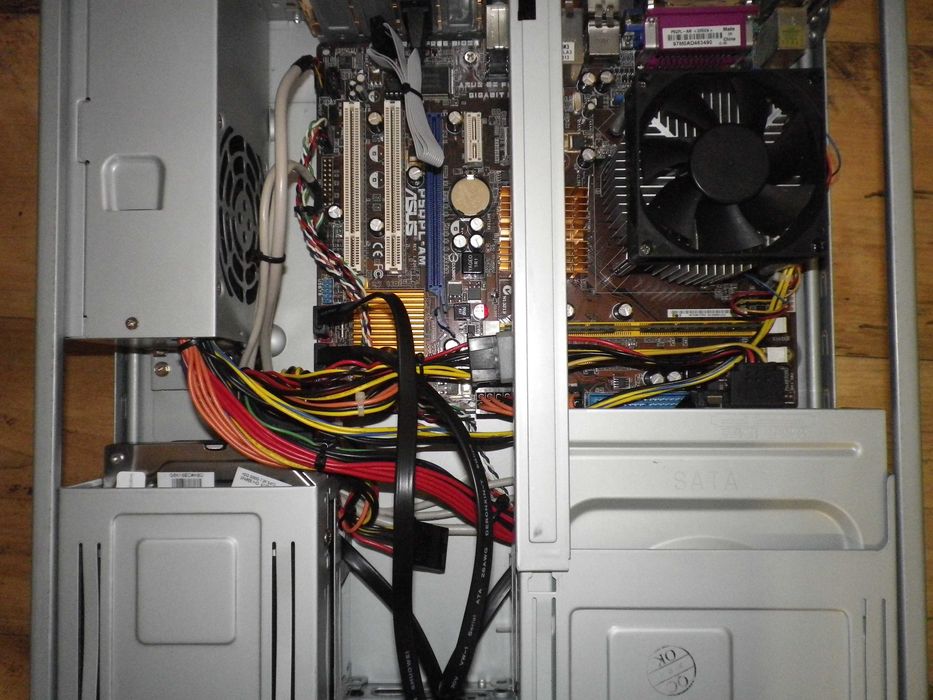 Двуядрен компютър Asus P5QPL-AM