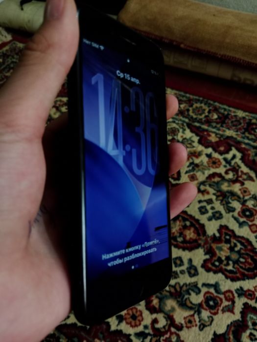 продам айфон се2020