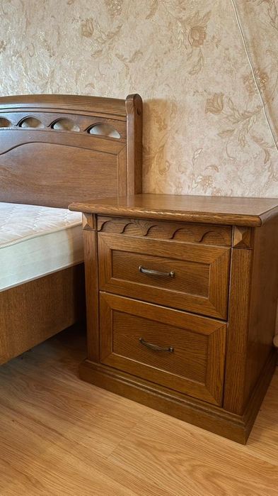 Продам кровать с тумбами