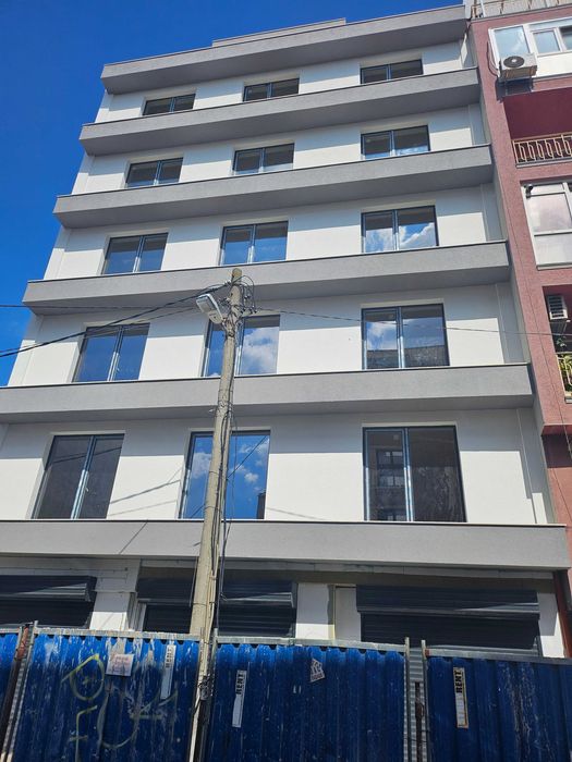 Тристаен след А 14 - широк център