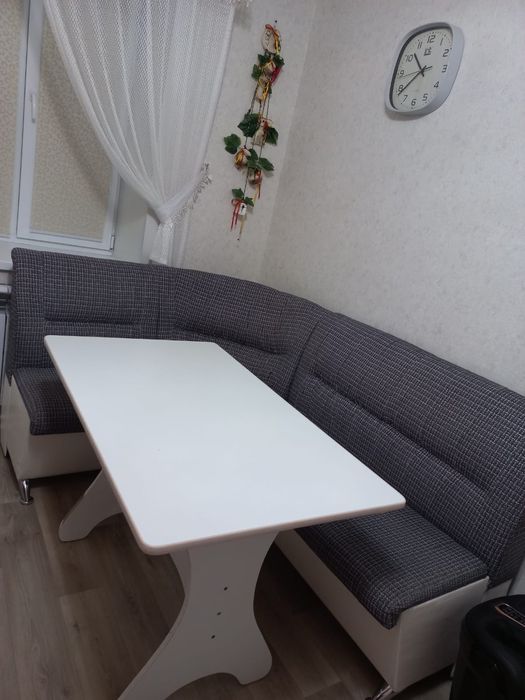 Продам кухонный угловой диван 1.100×0.60