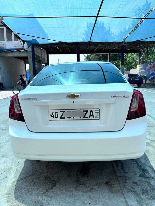 Ласетти 1.8 сотилади