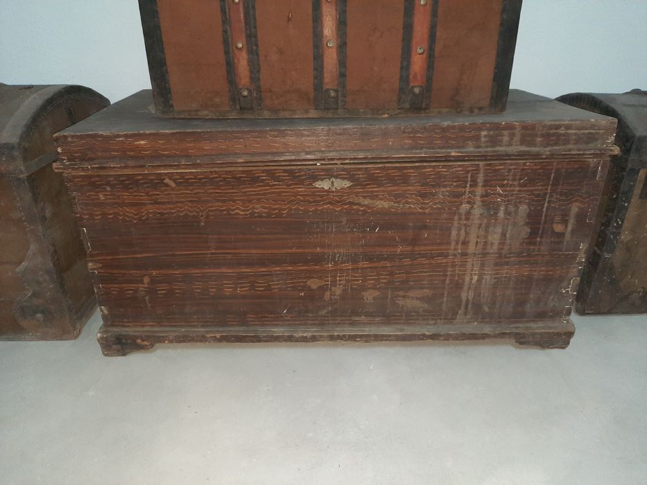 Ретро сандъци,с орнаменти ,копчета и обшивки