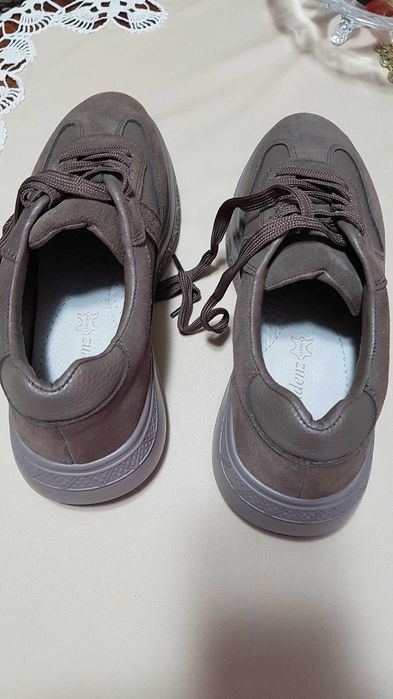 Нови дамски обувки 39