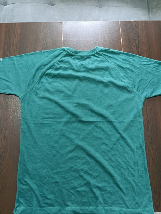 Продавам тениска Carhartt в много добро състояние – 8/10.
Цвят: тъмноз